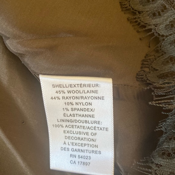 Banana Republic Wool/Rayon Skirt. A-line cut..
Size 16. Brown. - Picture 9 of 9